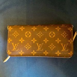 LV Wallet Monogram